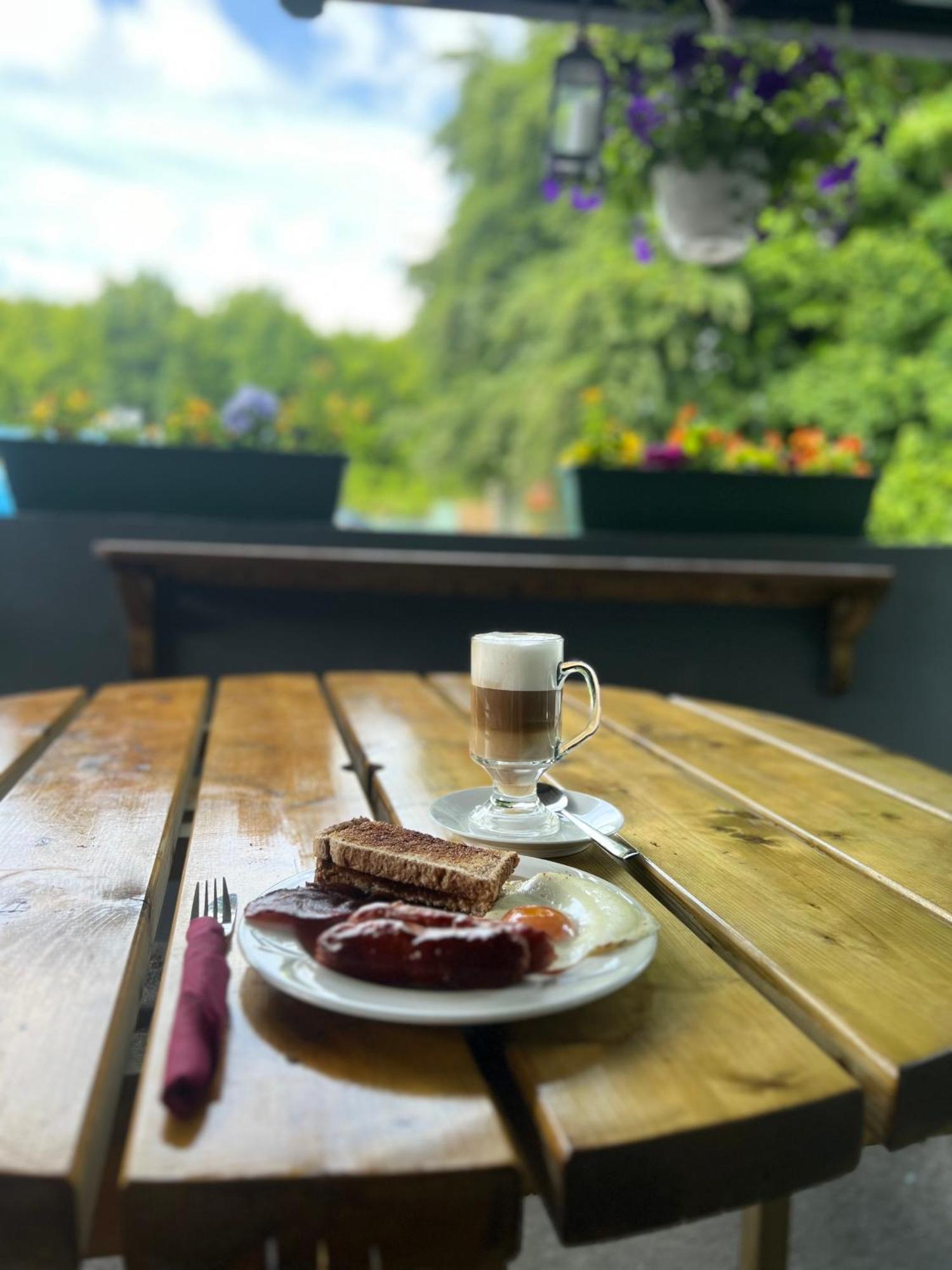 The Coach House Inn Moycullen Exteriör bild