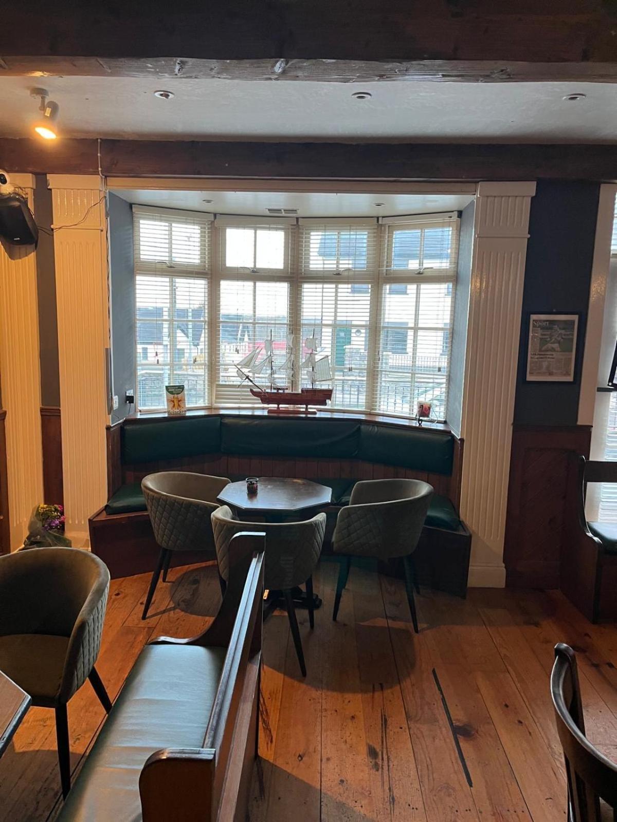 The Coach House Inn Moycullen Exteriör bild