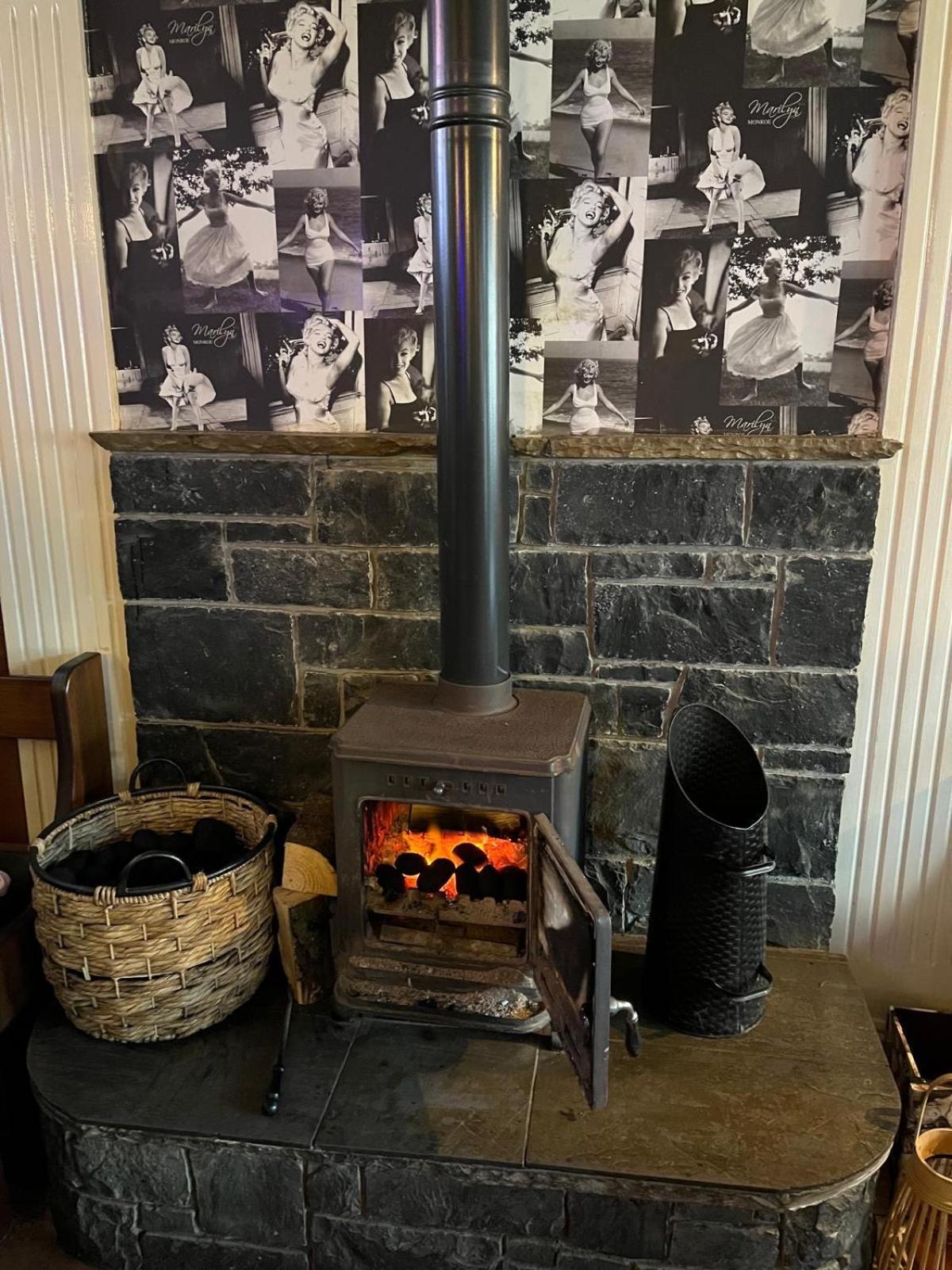The Coach House Inn Moycullen Exteriör bild